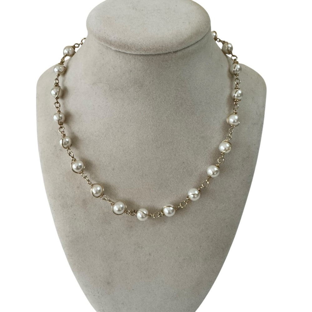Elegant Faux Pearl Necklace with Gold Accents Quiet Luxury Mob Wife Classy‎ Y2K